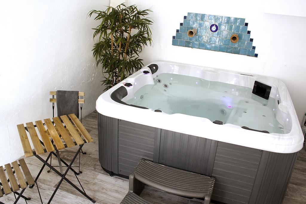 Maison Saint Louis avec Jacuzzi Besse-sur-Issole Extérieur photo