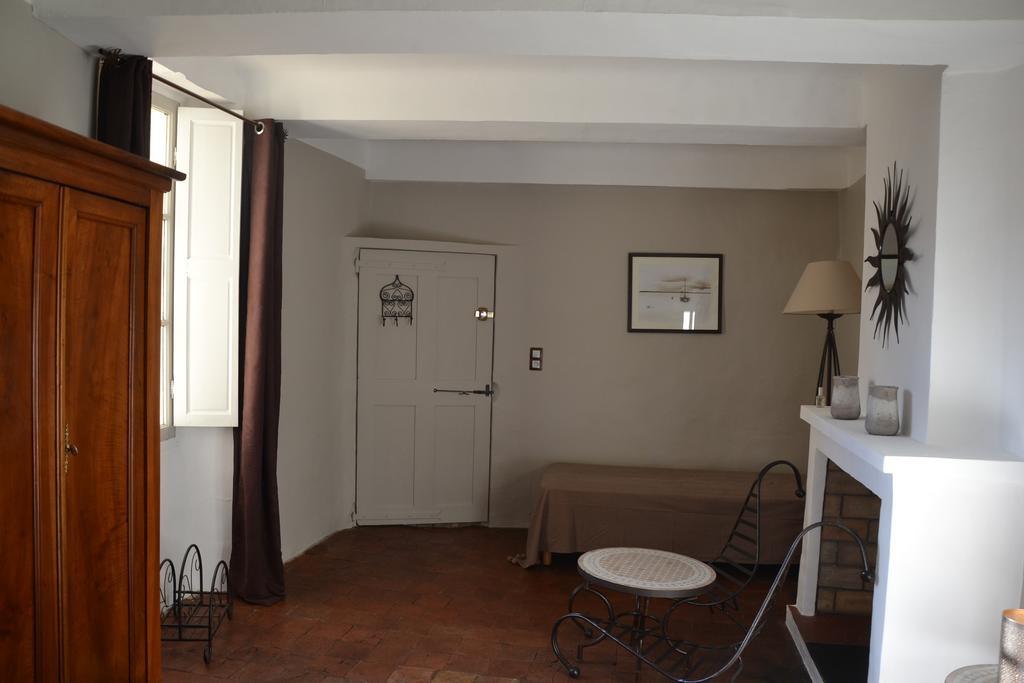 Maison Saint Louis avec Jacuzzi Besse-sur-Issole Extérieur photo