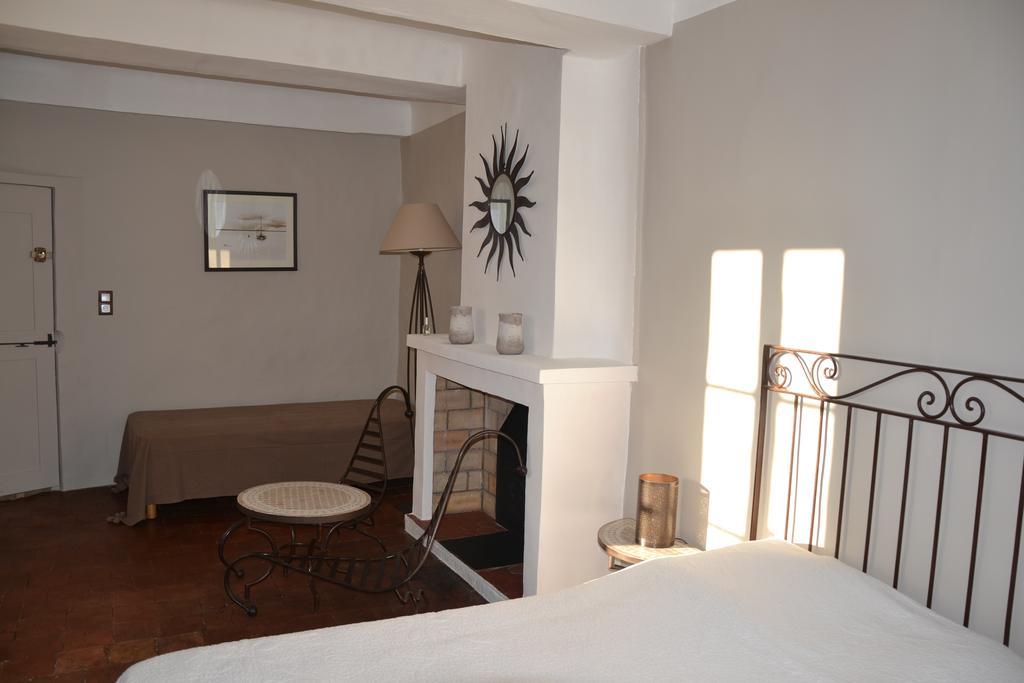 Maison Saint Louis avec Jacuzzi Besse-sur-Issole Extérieur photo