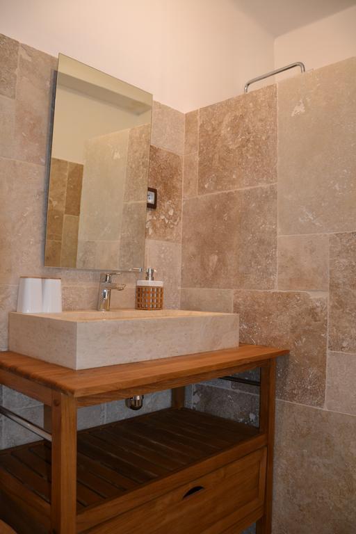 Maison Saint Louis avec Jacuzzi Besse-sur-Issole Extérieur photo
