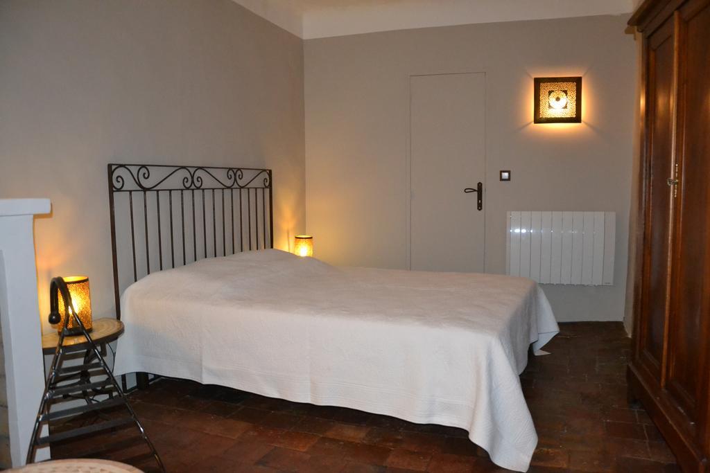 Maison Saint Louis avec Jacuzzi Besse-sur-Issole Extérieur photo