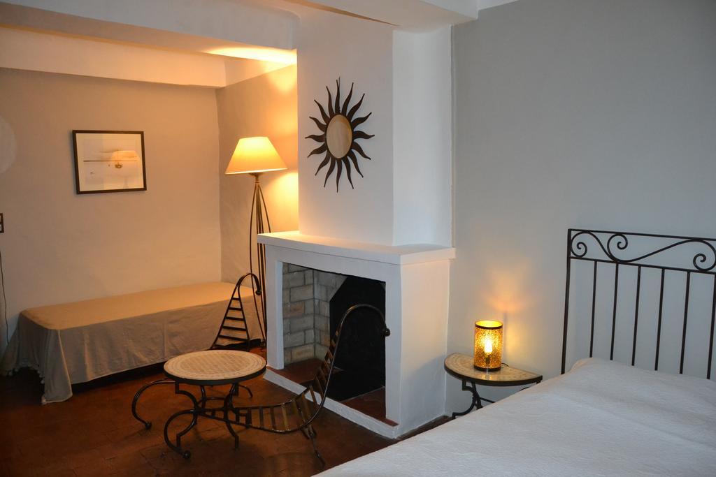 Maison Saint Louis avec Jacuzzi Besse-sur-Issole Extérieur photo