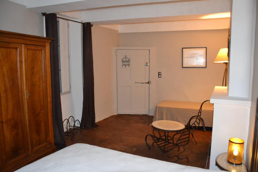 Maison Saint Louis avec Jacuzzi Besse-sur-Issole Extérieur photo