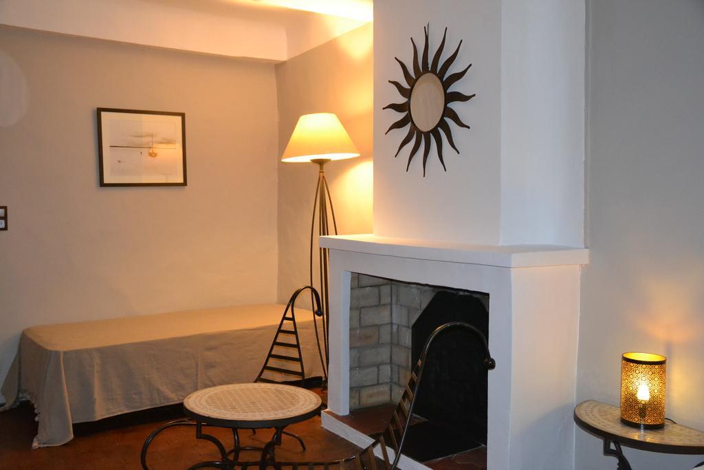 Maison Saint Louis avec Jacuzzi Besse-sur-Issole Extérieur photo