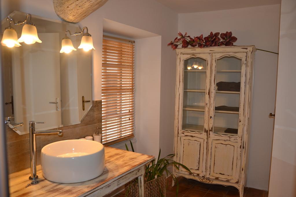 Maison Saint Louis avec Jacuzzi Besse-sur-Issole Extérieur photo