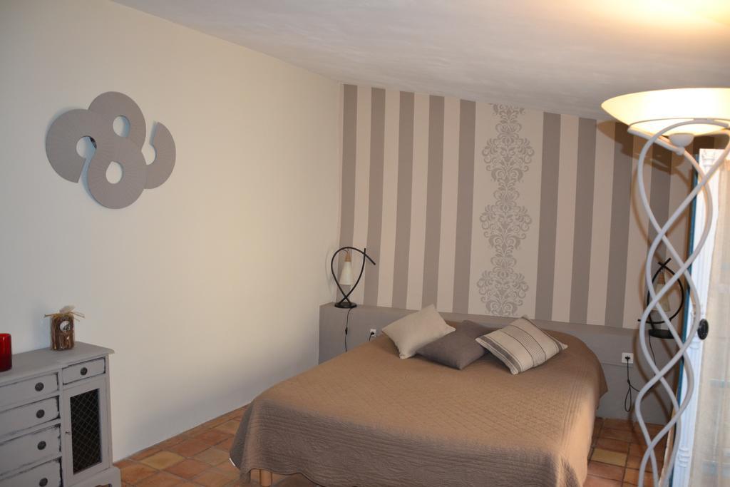 Maison Saint Louis avec Jacuzzi Besse-sur-Issole Extérieur photo